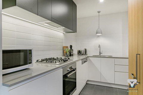 KOZYGURU WOLLI CREEK KOZY 1 BED APT SYDNEY AIRPORT & SYDNEY CBD NWC020 - New South Wales Tourism  3