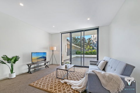 KOZYGURU WOLLI CREEK KOZY 3 BED APT + FREE PARKING NWC009 - New South Wales Tourism  0