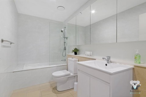 KOZYGURU WOLLI CREEK KOZY 3 BED APT + FREE PARKING NWC009 - New South Wales Tourism  1