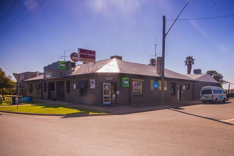 Lake Mulwala Hotel Motel - New South Wales Tourism  0
