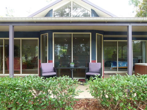 Lake Russell Lakeside Retreat - New South Wales Tourism  2