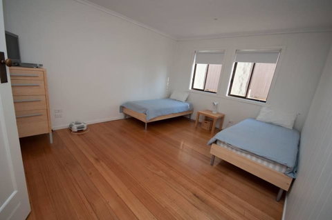 Lake Tyres Beach House - New South Wales Tourism  2