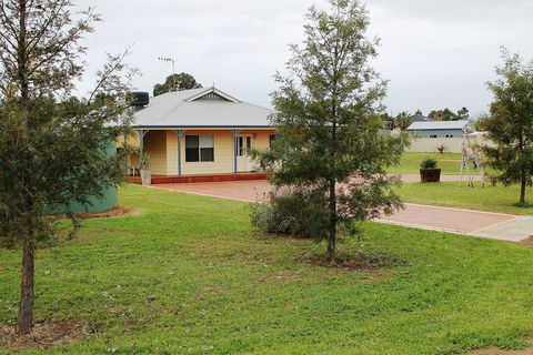 Lake Tyrrell Accommodation - New South Wales Tourism  0