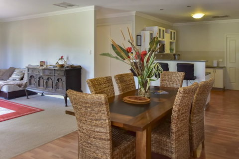 Lake Tyrrell Accommodation LTA - New South Wales Tourism  1
