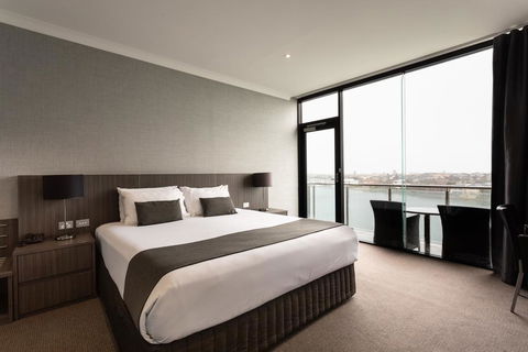 Lakes Hotel - New South Wales Tourism  2