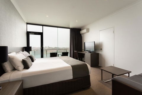 Lakes Hotel - New South Wales Tourism  3