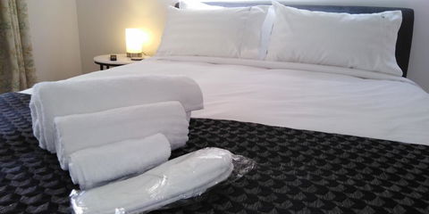 Lakeside Retreat & Business - New South Wales Tourism  2