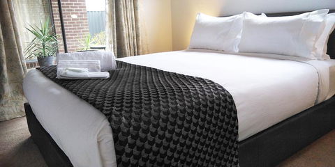 Lakeside Retreat & Business - New South Wales Tourism  3
