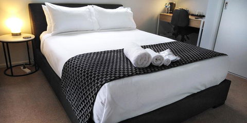 Lakeside Retreat & Business - New South Wales Tourism  0