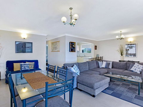 Laman Lodge, Unit 6, 15 Laman Street - New South Wales Tourism  2