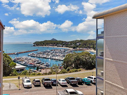 Laman Lodge, Unit 6, 15 Laman Street - New South Wales Tourism  0