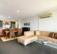 Large 3 Bedroom Apartment with River Views near the Stadium - New South Wales Tourism 