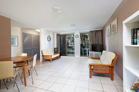 Levuka Unit 4, 14 Moreton Pde. Kings Beach - New South Wales Tourism  3