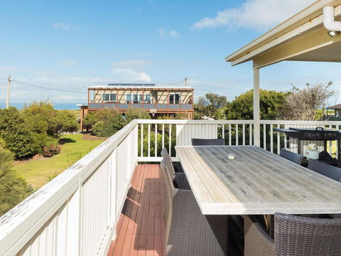 Licence To Chill - New South Wales Tourism  2