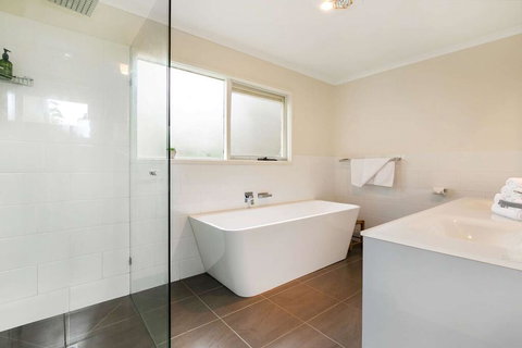 Lighthouse Cottage - New South Wales Tourism  0