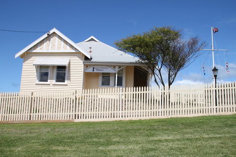 Lighthouse Lodge - New South Wales Tourism  2