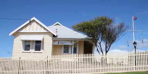 Lighthouse Lodge - New South Wales Tourism  0
