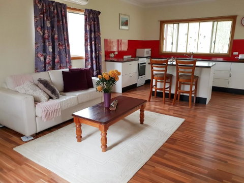 Lucky Mountain Cottage - New South Wales Tourism  0