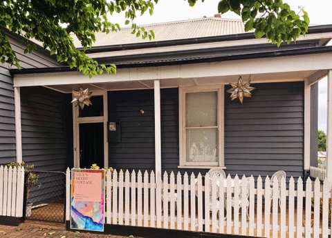 Lucys Artist Cottage - New South Wales Tourism  0