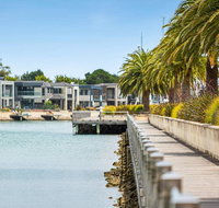 Luxe 101  Martha Cove waterfront luxury on the marina walk to beach - New South Wales Tourism 