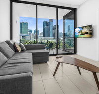Luxe Apartment with Balcony and Pool Near Galleries - New South Wales Tourism 