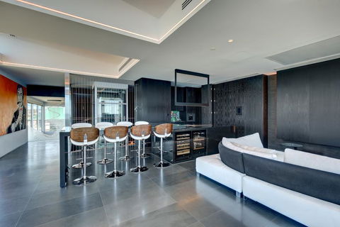 Luxe Haus - New South Wales Tourism  0