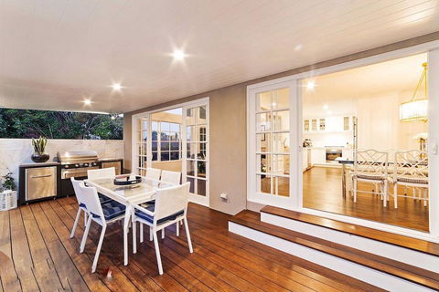 Luxurious Hampton Style 3 Bedroom House - New South Wales Tourism  0