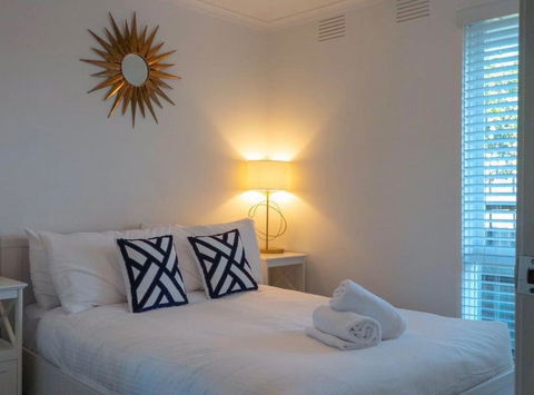 Luxurious Hampton Style 3 Bedroom House - New South Wales Tourism  3