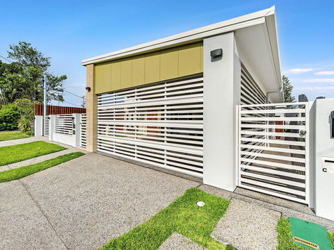 Luxury 1 Bedroom Home In Broadbeach Waters! - New South Wales Tourism  0