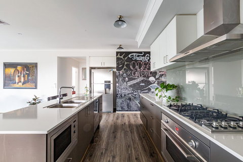 Luxury Escape In Ocean Grove - New South Wales Tourism  1