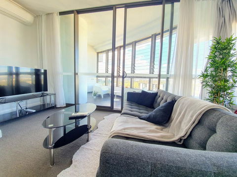 Luxury Level 2-bed 2-bath City View Apt In Olympic Park - New South Wales Tourism  0