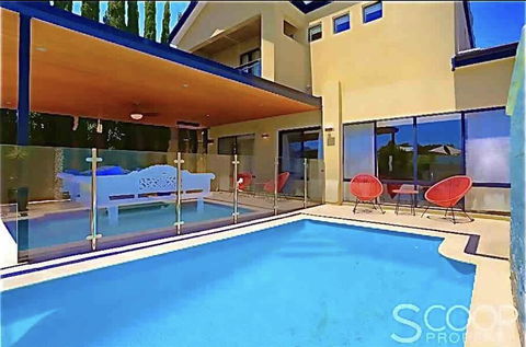 LUXURY VILLA W POOL & SPAS - New South Wales Tourism  0