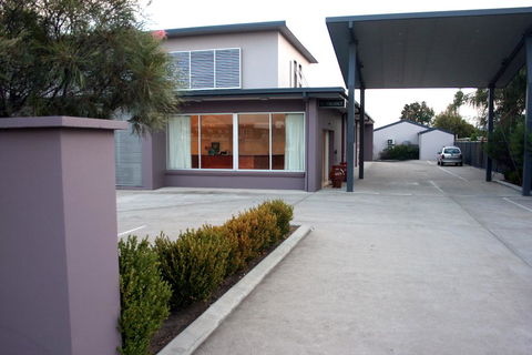 Mackellar Motel - New South Wales Tourism  0