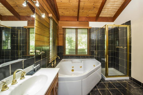 Magnetic Effect - New South Wales Tourism  1