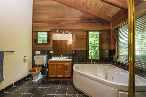 Magnetic Effect - New South Wales Tourism  2