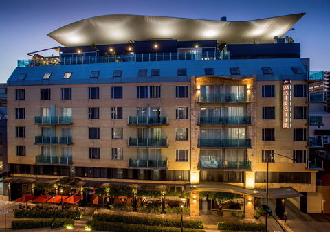 Majestic Roof Garden Hotel - New South Wales Tourism  2