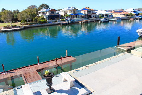 Mandurah Dolphin Escape - New South Wales Tourism  0