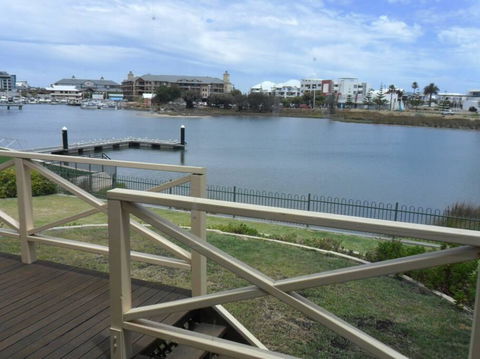 Mandurah Overlooking The Marina - New South Wales Tourism  2