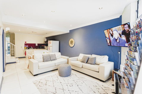 Manly Beach Hostel - New South Wales Tourism  1
