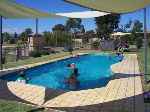 Mansfield Holiday Park - New South Wales Tourism  0
