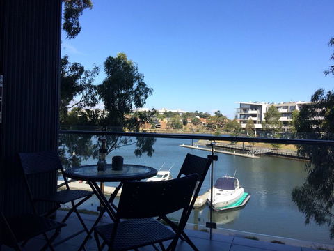 Marina View Apartment On The Maribyrnong River, Melbourne - New South Wales Tourism  0