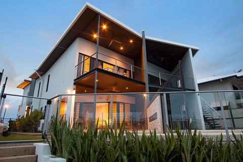 Marina Views Townhouse - New South Wales Tourism  0