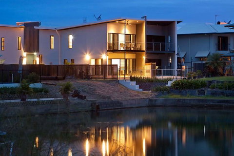Marina Views Townhouse - New South Wales Tourism  2