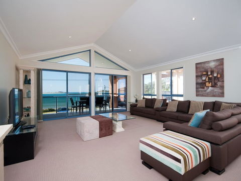 Marine Dr 2/68 - Fingal Bay - New South Wales Tourism  3