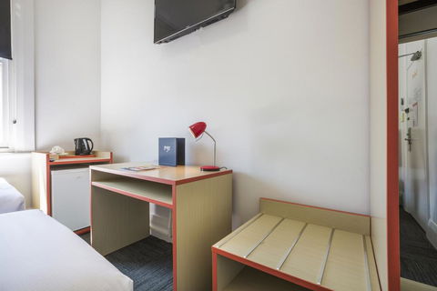 Melton Hotel Auburn - New South Wales Tourism  2