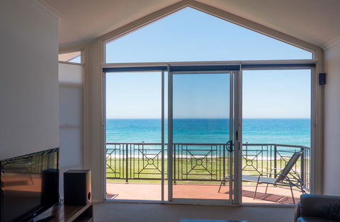 Meridian Beachside Apartments - New South Wales Tourism  0