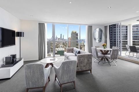 Meriton Suites Broadbeach - New South Wales Tourism  1