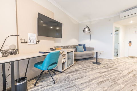 Mermaid Waters Hotel By Nightcap Plus - New South Wales Tourism  2