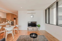 MH002  Modern Comfort  Distance