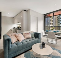MH022  Sweet Pink room located in Melbourne CBD - New South Wales Tourism 